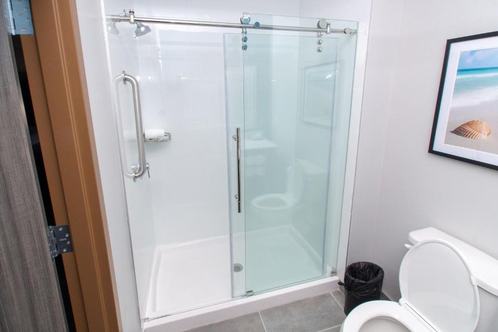 Queen Room with Two Queen Beds and Mobility/Hearing Access - Non-Smoking interior